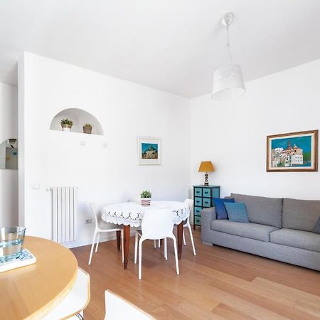 Casa Flo Con Terrazza E Ascensore 萨莱诺 外观 照片