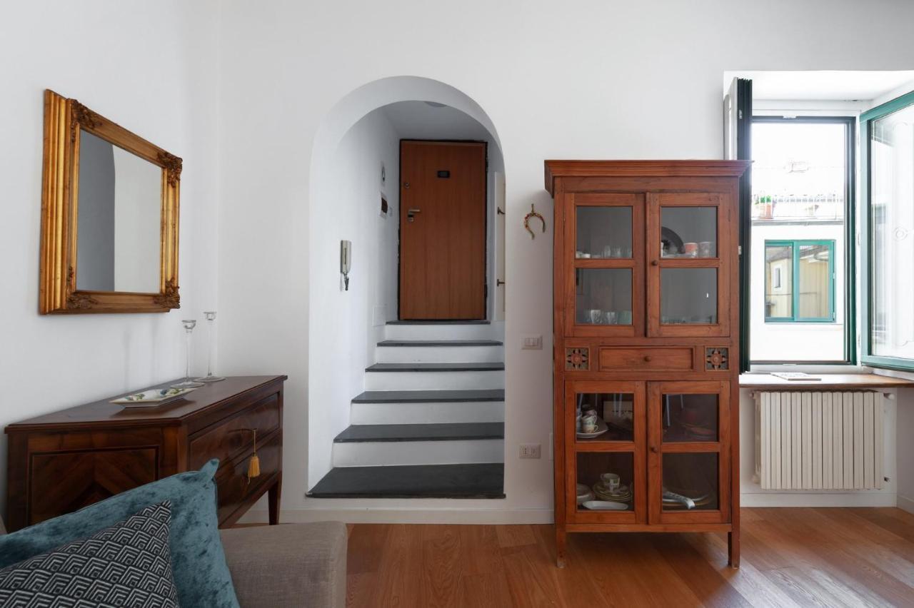 Casa Flo Con Terrazza E Ascensore 萨莱诺 外观 照片