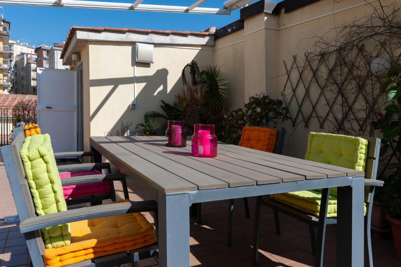 Casa Flo Con Terrazza E Ascensore 萨莱诺 外观 照片