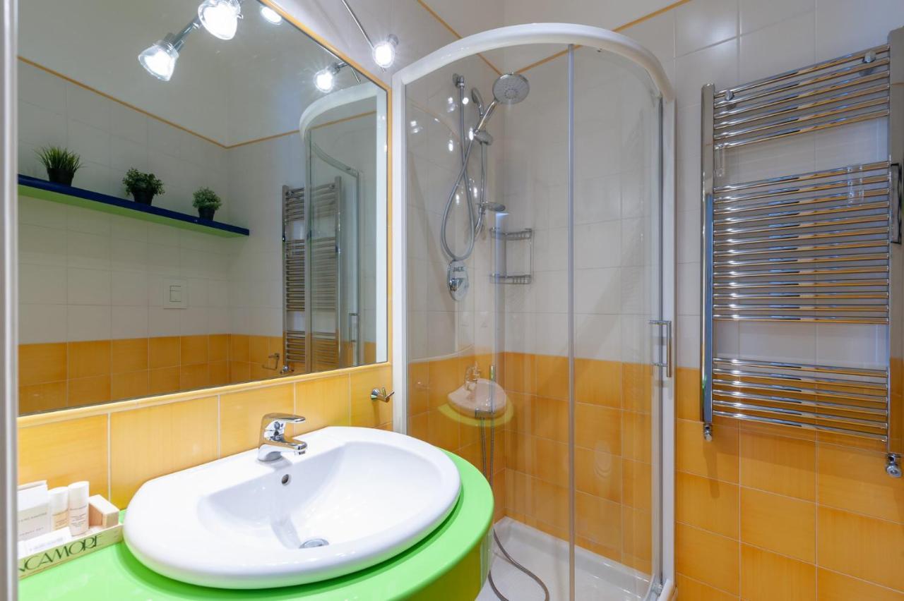 Casa Flo Con Terrazza E Ascensore 萨莱诺 外观 照片