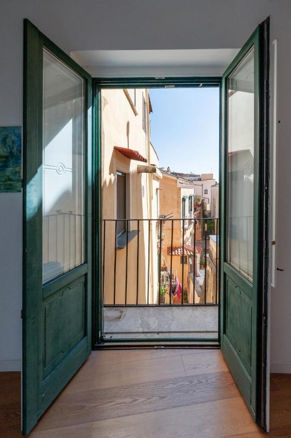 Casa Flo Con Terrazza E Ascensore 萨莱诺 外观 照片
