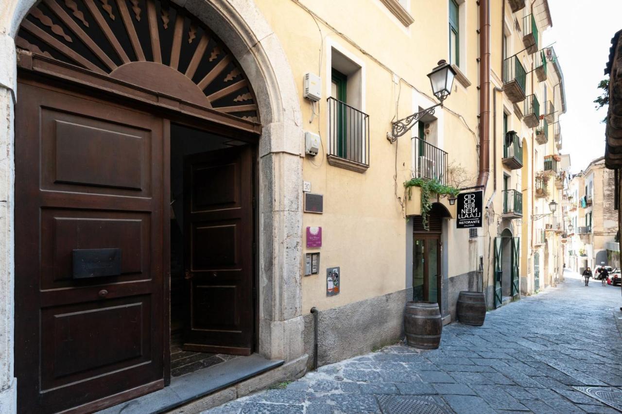 Casa Flo Con Terrazza E Ascensore 萨莱诺 外观 照片