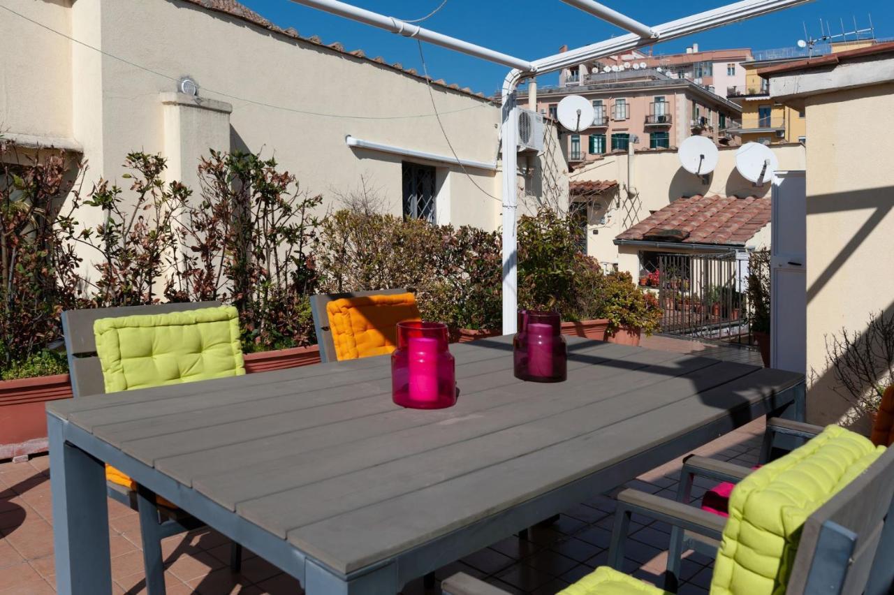 Casa Flo Con Terrazza E Ascensore 萨莱诺 外观 照片