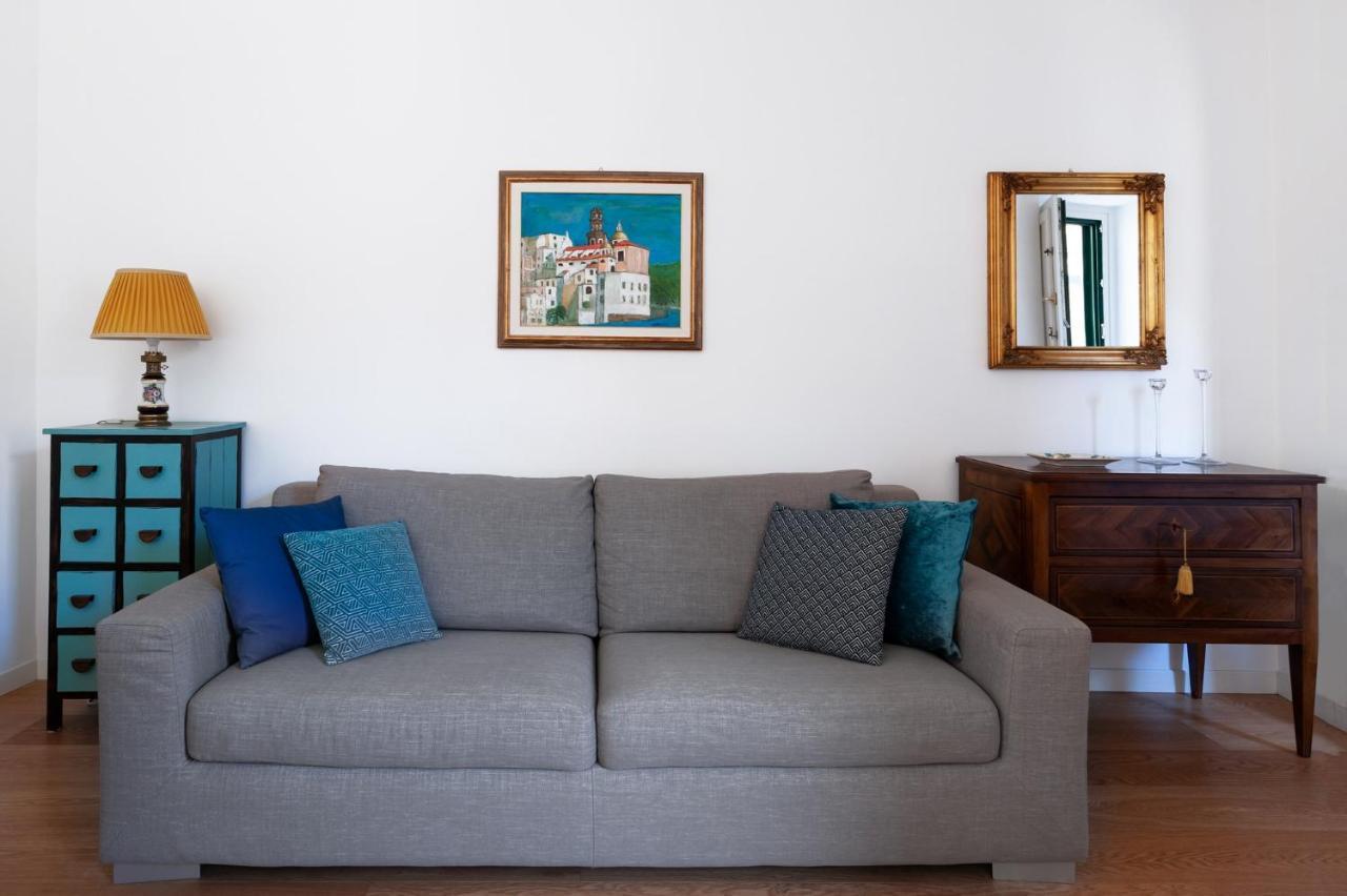 Casa Flo Con Terrazza E Ascensore 萨莱诺 外观 照片