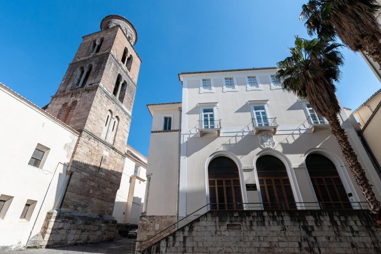Casa Flo Con Terrazza E Ascensore 萨莱诺 外观 照片