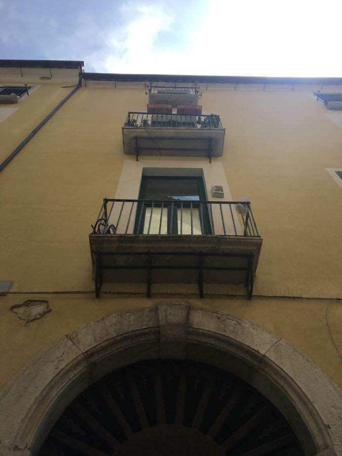 Casa Flo Con Terrazza E Ascensore 萨莱诺 外观 照片