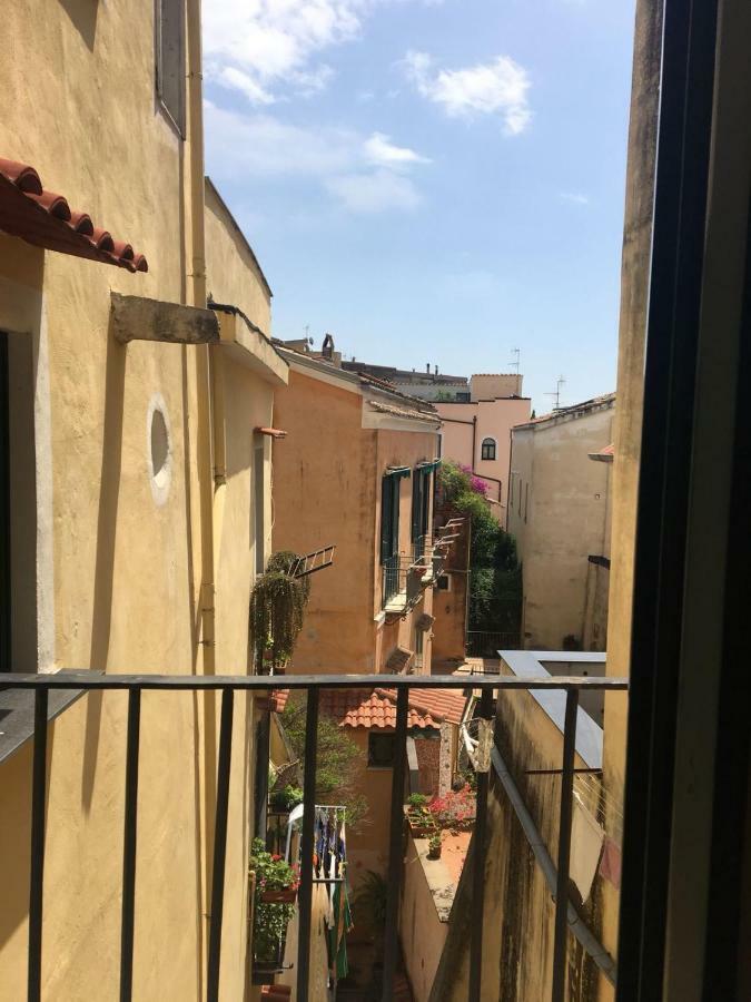 Casa Flo Con Terrazza E Ascensore 萨莱诺 外观 照片